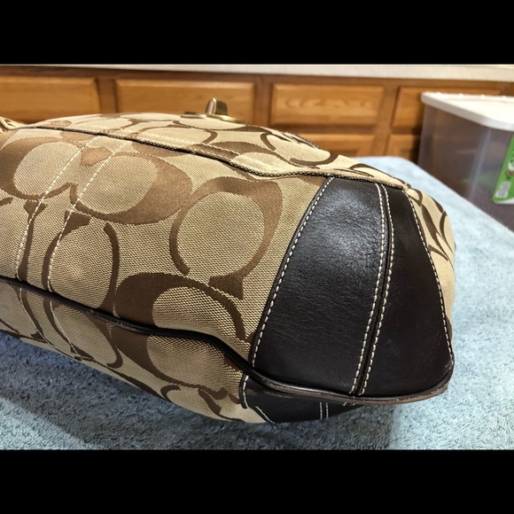 Coach purse large very gently loved rotating closet great deal❤️ - Picture 6 of 17